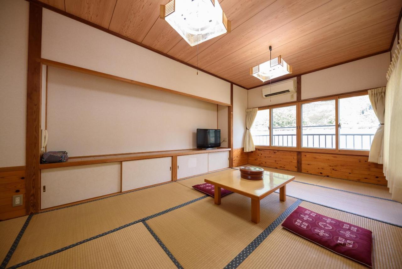 Hotel Minshuku Tsutaya Yufu Exterior foto